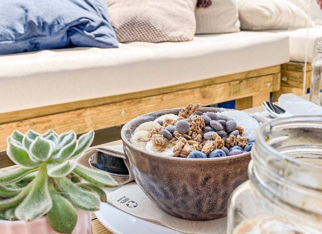 Breakfast bowl with muesli, blue berries and chocolate chips